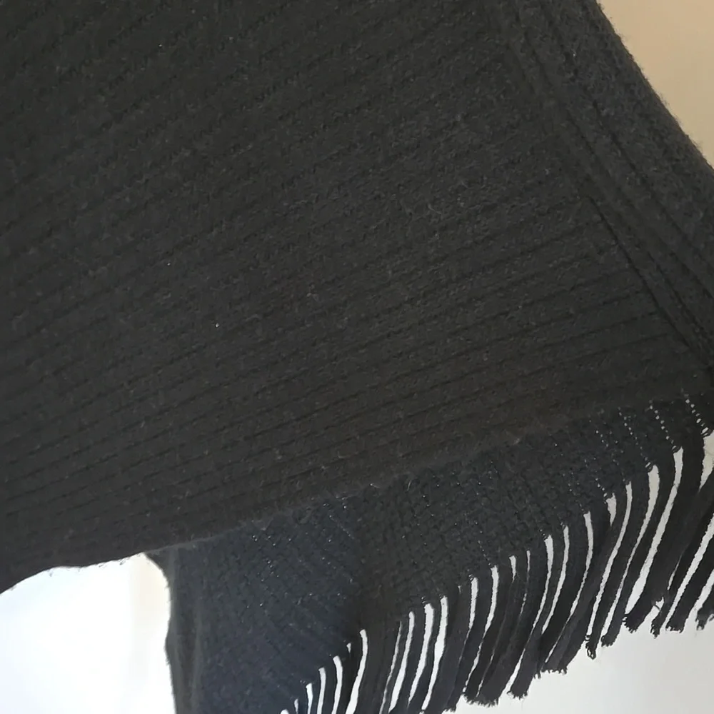 Guess Los Angeles Cowl Neck Poncho With Fringes - Picture 4 of 10